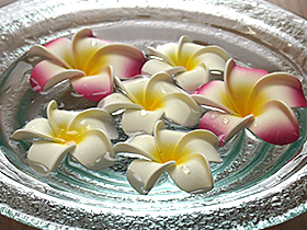 バリ島　水盤　お花